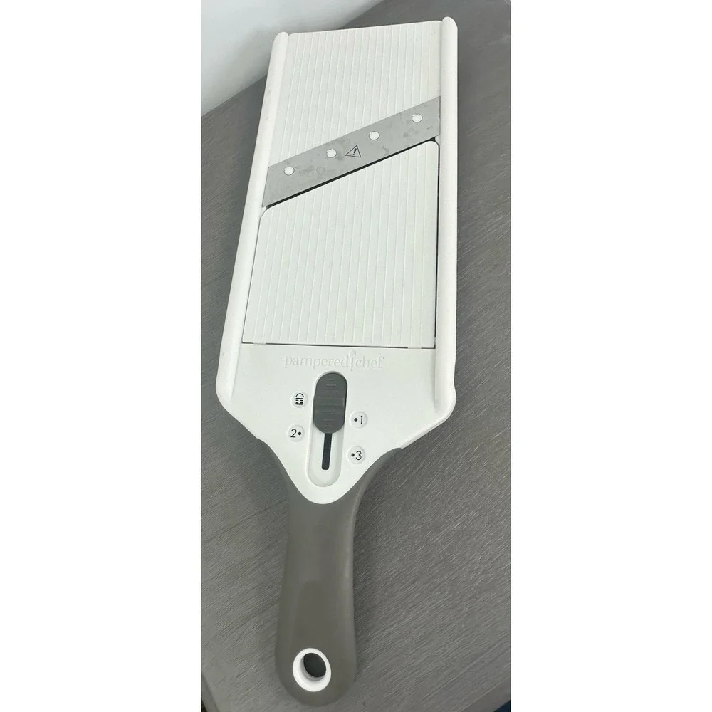 Pampered Chef Adjustable Manual Food Slicer White Gray for Vegetables‎ Fruit
